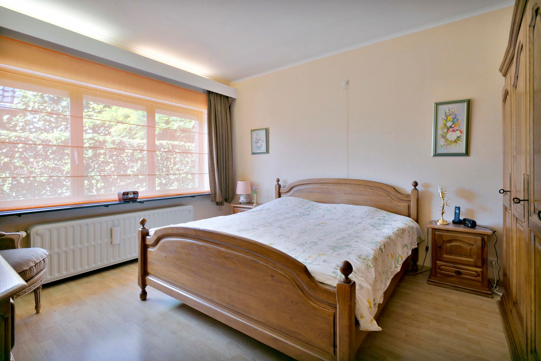 Bungalow met 2 garages, tuin en 3 slaapkamers! foto 15