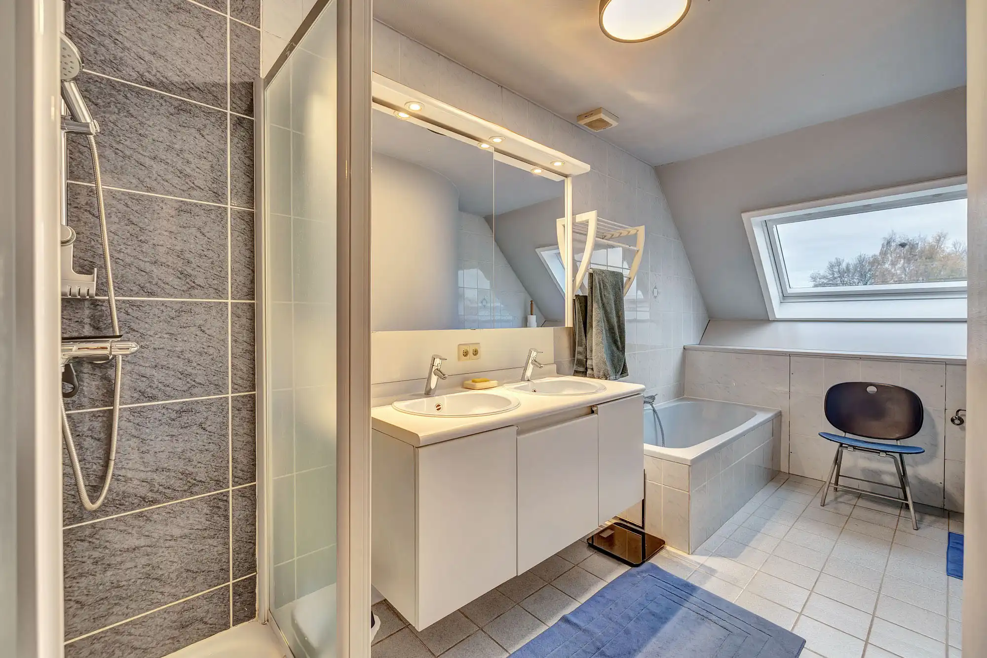 Unieke combinatie van wooncomfort, atelier en tuin foto 12