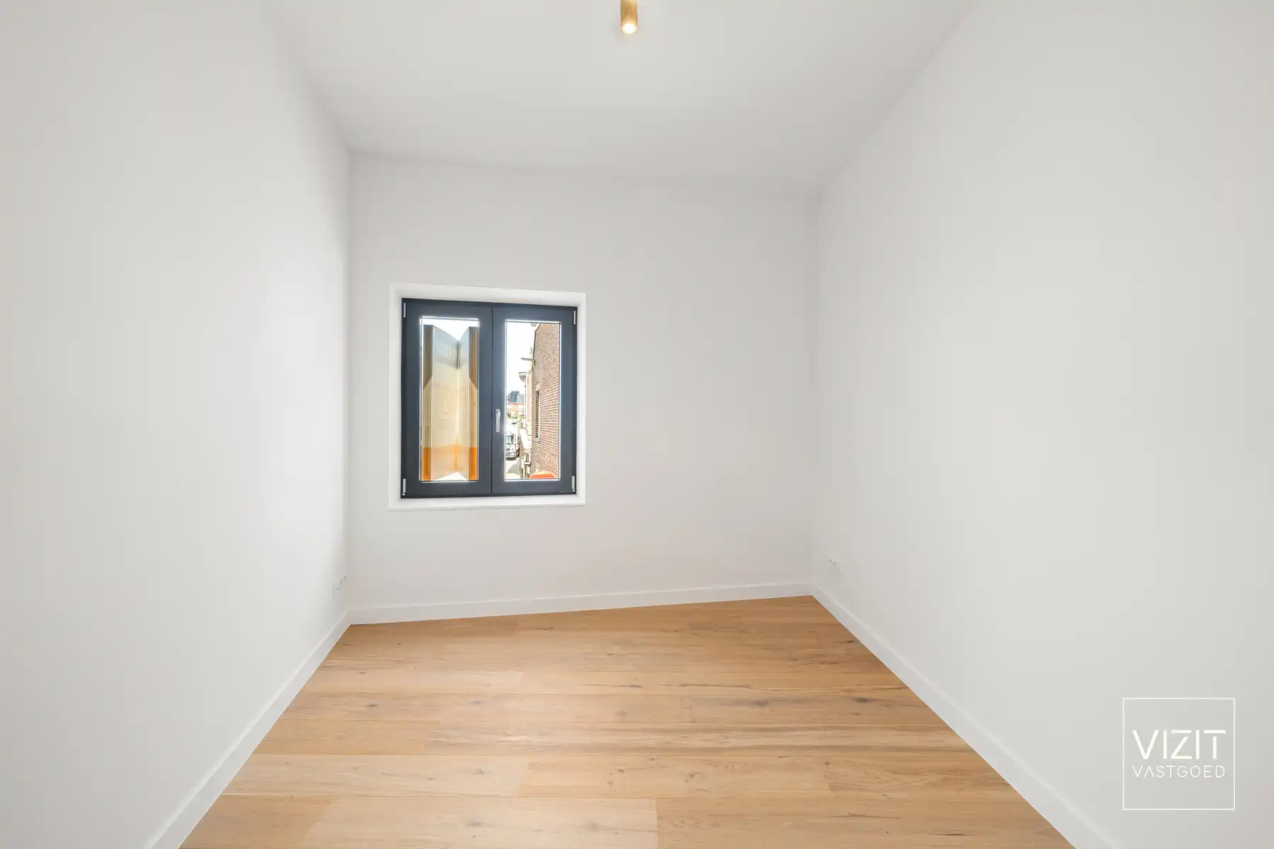 Hoogwaardig afgewerkte moderne stadswoning met patio foto 7