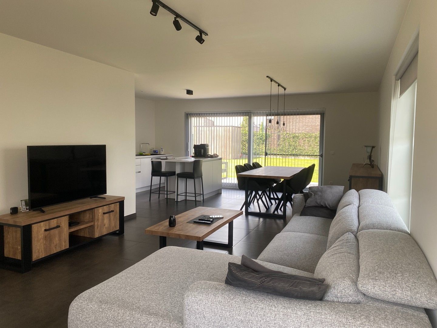 Nieuwbouwwoning met 3 slaapkamers, garage en grote tuin foto 2