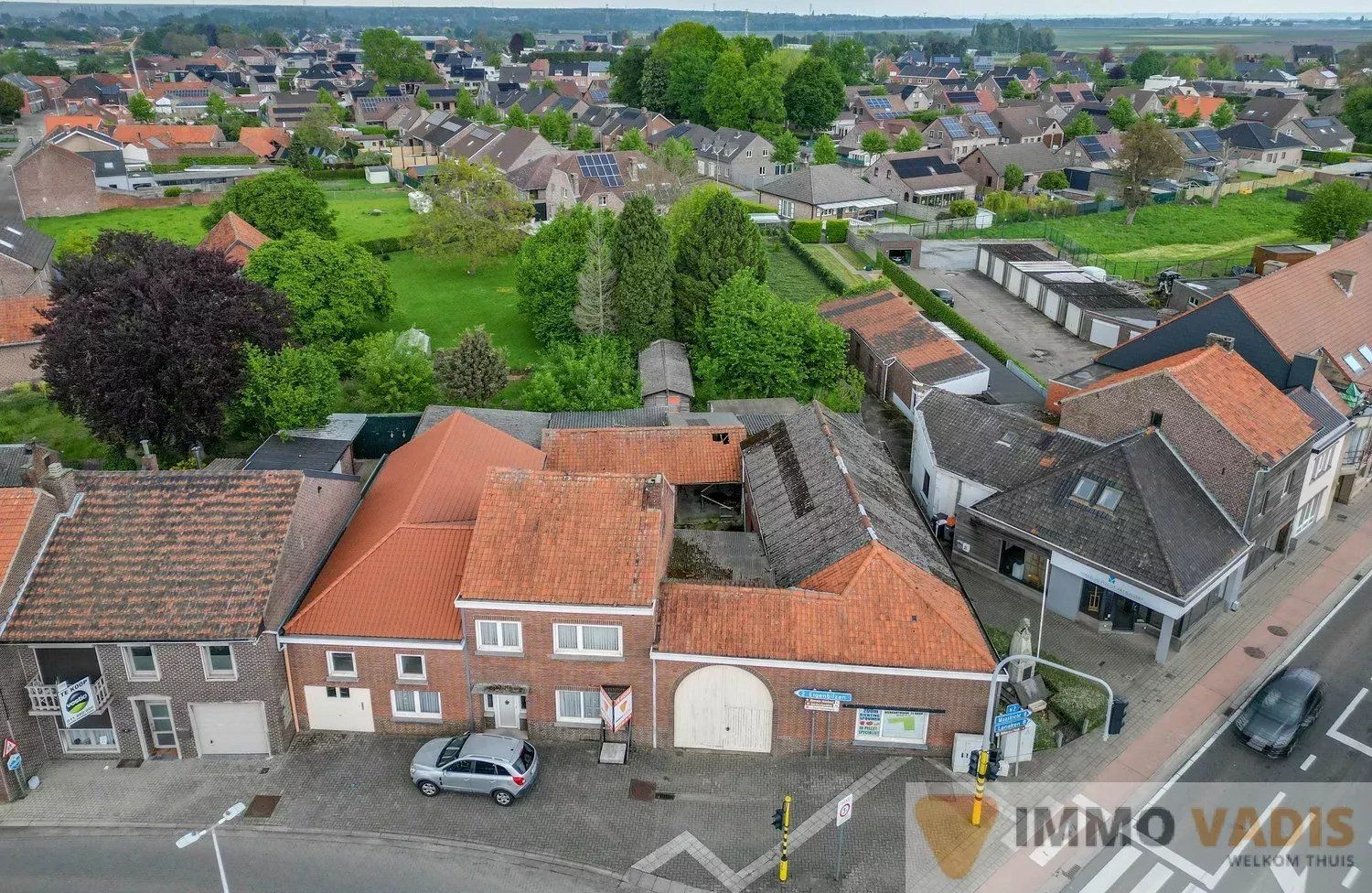 Hoeve op ruim perceel met extra bouwgrond foto 5