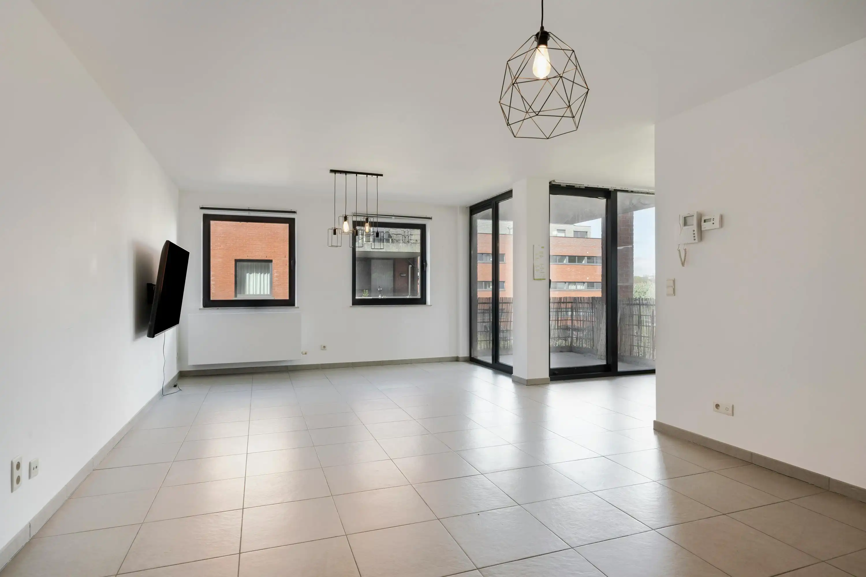 Centraal gelegen 2-slaapkamerappartement met terras te Hasselt foto 2
