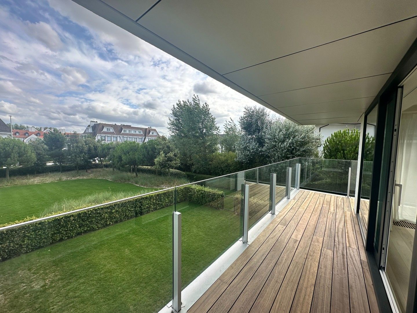 Gerenoveerd hoekappartement met mooie terrassen in een prestigieus gebouw op de Wandeldijk. foto 9