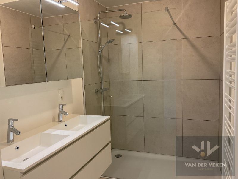 Mooi gelijkvloers 1 slaapkamer appartement foto 11