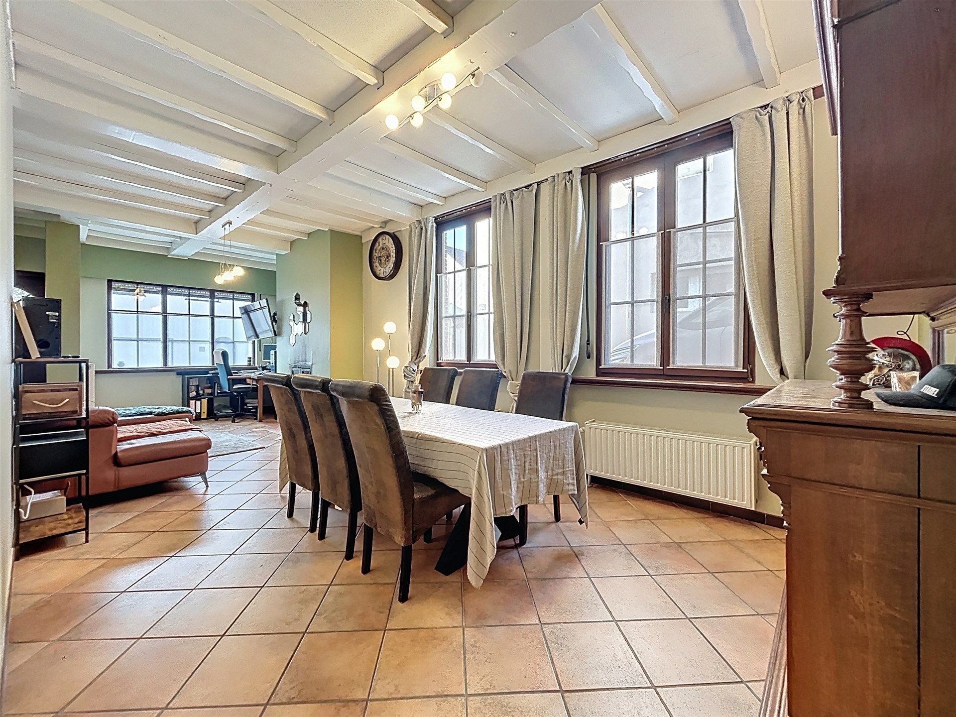 Half open bebouwing met 3 slaapkamers en 3 garages op perceel van 235m²  foto 2