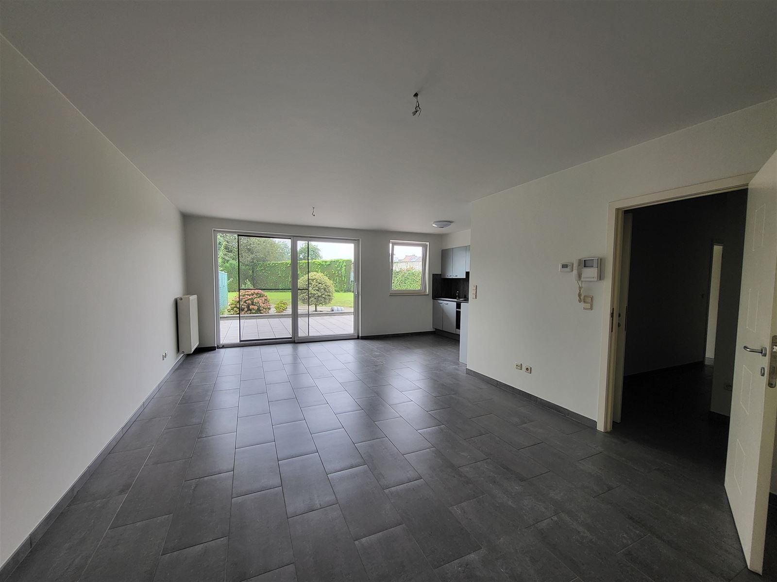 Gelijkvloers appartement, 2 slaapkamers met zeer ruim terras +/-25m².  foto 3