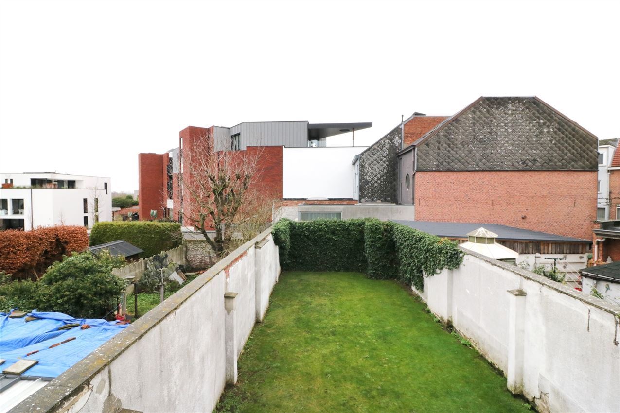 Duplex-appartement met 2 slpk., terras, autostaanplaats in centrum foto 31