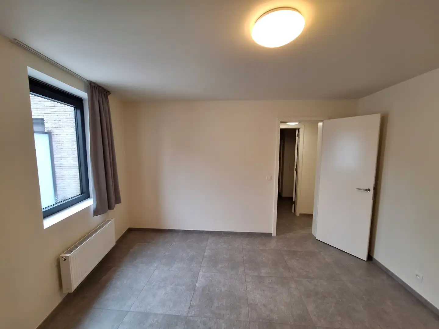 Luxe appartement met 2 ruime SLK,  een terras en een private autostaanplaats foto 9