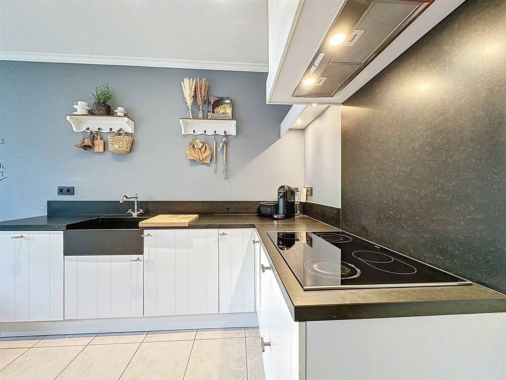Moderne energiezuinig bungalow met garage op gunstige locatie! foto 4