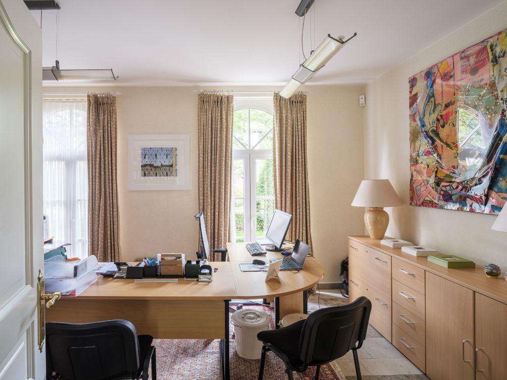 Vrijstaande villa (363 m²) met ruim bijgebouw op een gunstig perceel van 1.205 m² foto 11