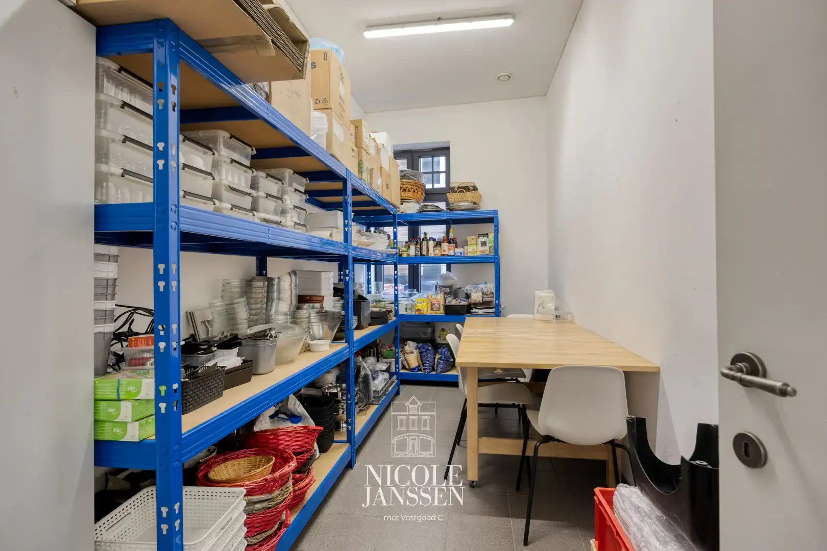 Handelspand met bovenwoning foto 15