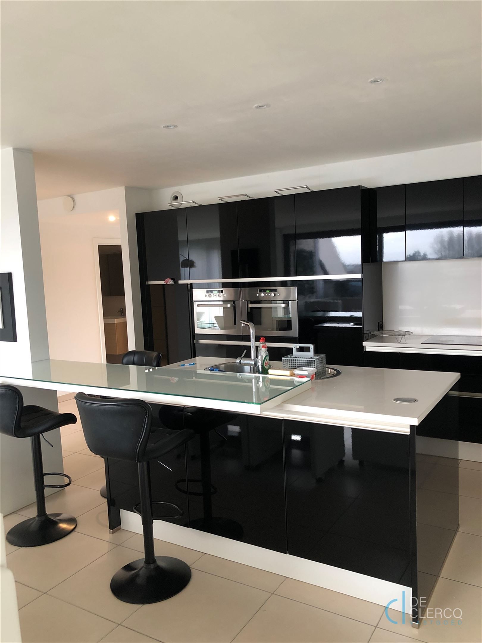Zeer ruim appartement met garage TE HUUR in het centrum van Lochristi! foto 5