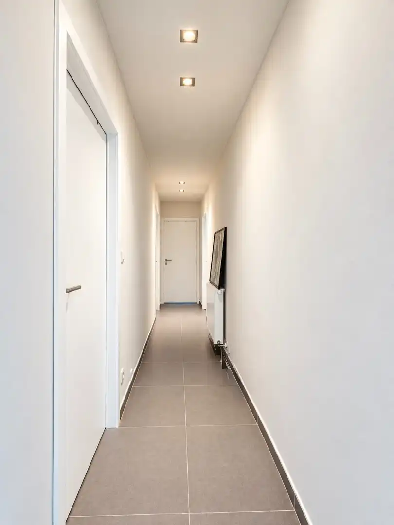 Ruim en lichtrijk 2slp-appartement met garage foto 8