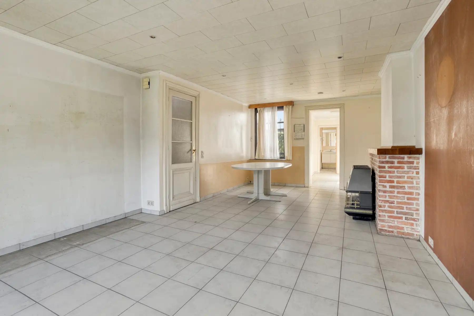 Te renoveren woning met ruime tuin aan Fort II Wommelgem. foto 5