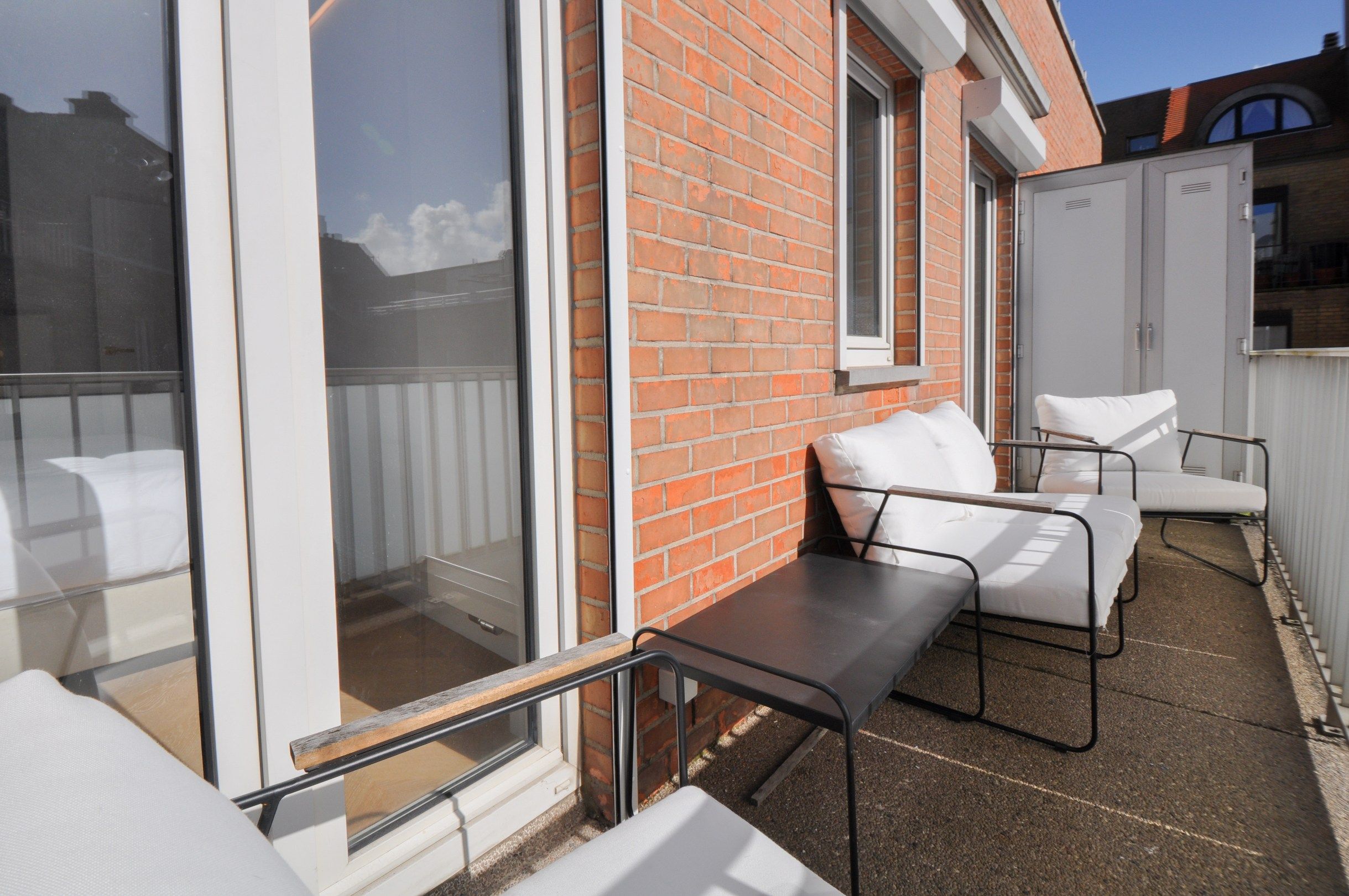 Hoogwaardig volledig gerenoveerd appartement met zijdelings zeezicht en zicht op de Kustlaan. foto 30