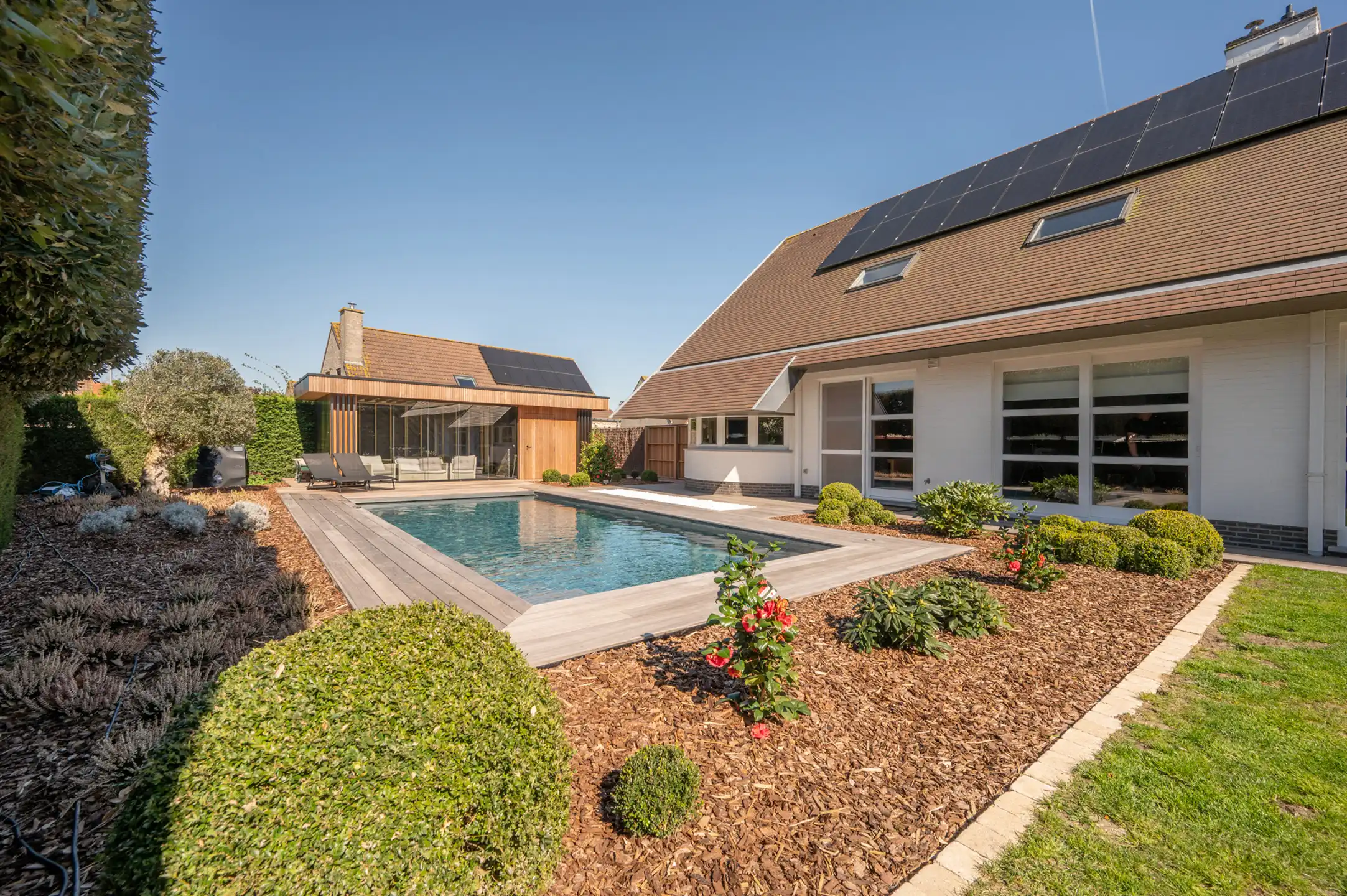 Tijdloze villa met buitenzwembad en exclusief poolhouse foto 13