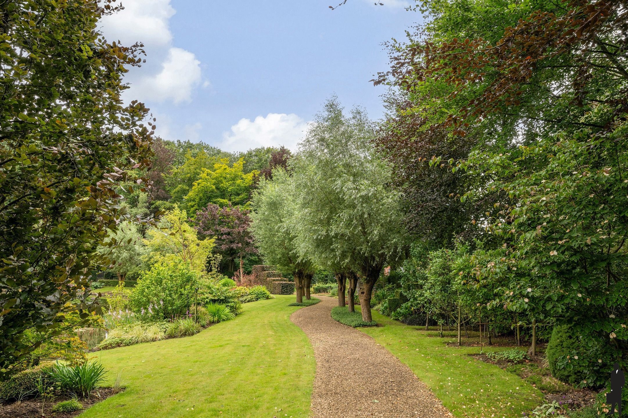 Unieke en zéér centraal gelegen villa op een parkdomein van ca. 9.847 m²! foto 50
