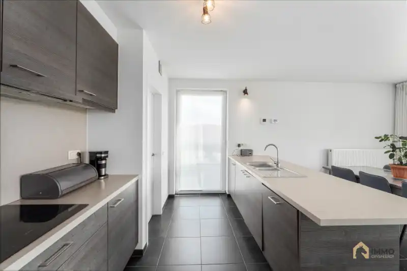 TE KOOP | INSTAPKLAAR 2-SLAAPKAMERAPPARTEMENT IN GELUVELD MET ZONNETERRAS GARAGE EN STAANPLAATS foto 2