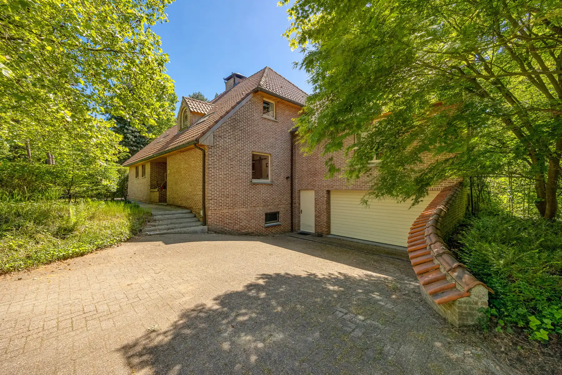 Gerenoveerde villa met 6 slpk, praktijk, zwembad op 1.867m² foto 3