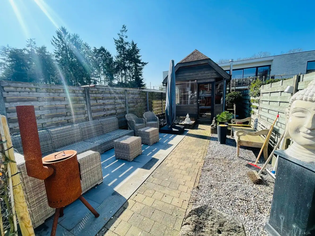 Sint-Andries,Uiterst verzorgd INSTAPKLAAR ENERGIEZUINIG woonhuis ( reno 2019) met grote, zonnige ZUIDWESTgerichte aangelegde terrastuin en prachtig ingericht HUISJE achteraan in de tuin, foto 3