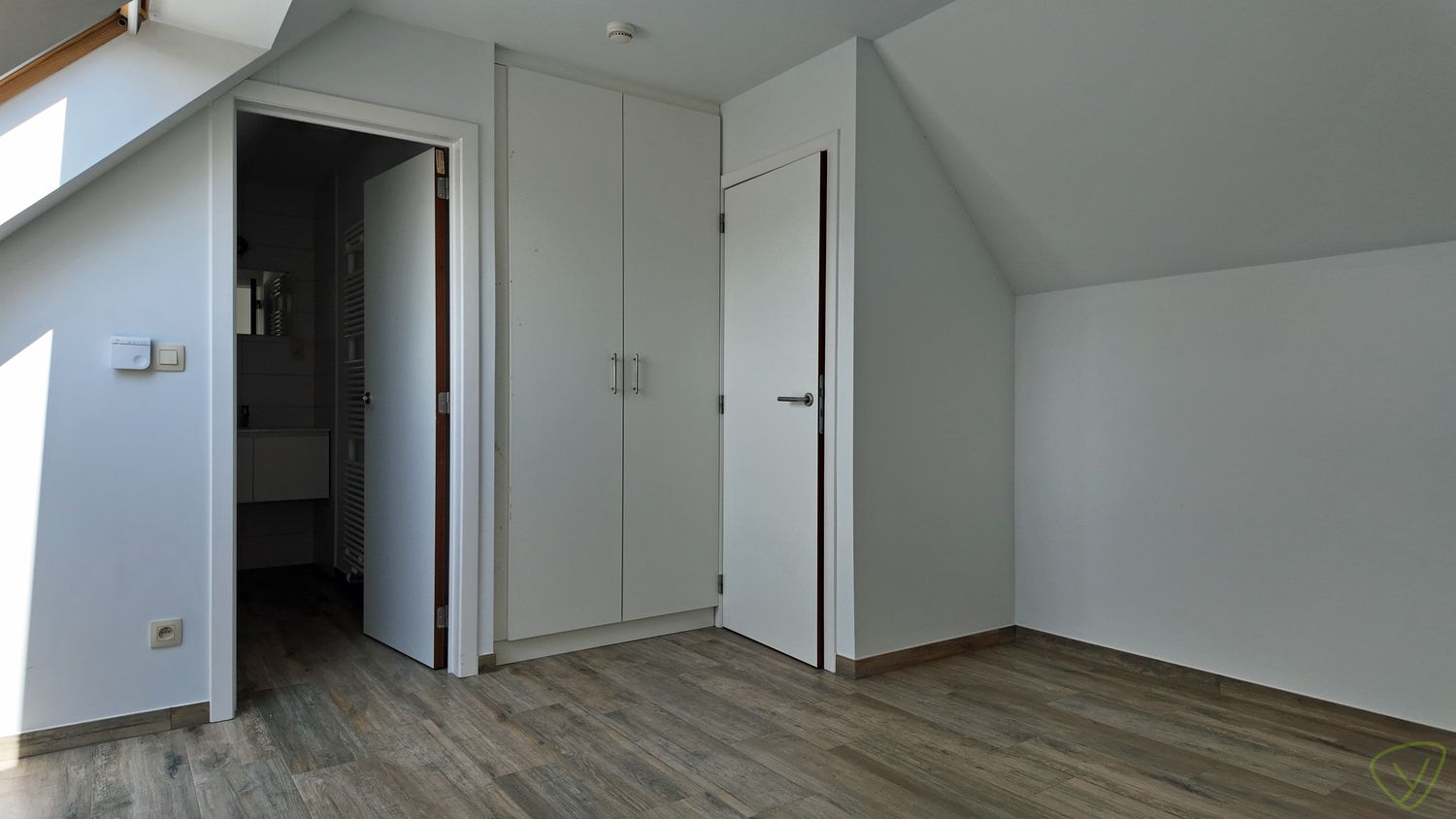 Instapklaar duplex-appartement met terras in het hart van Waarschoot! foto 19