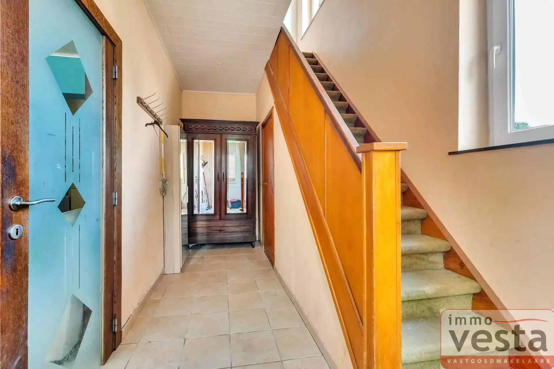 Ruime, op te knappen woning aan de stadsrand foto 5