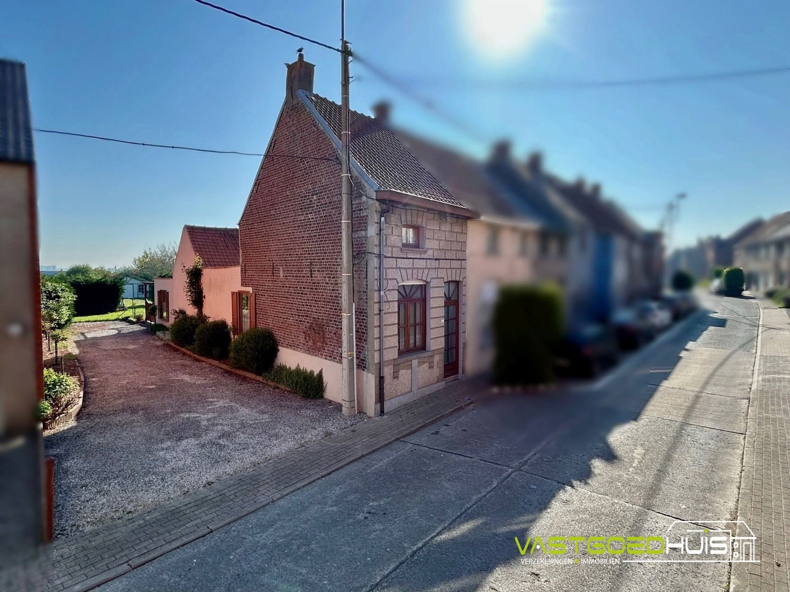 Karaktervolle, halfopen gezinswoning met tuin foto 2
