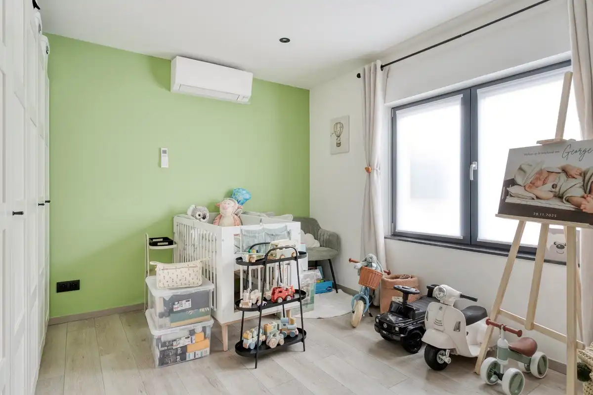 Gerenoveerde woning te koop in Heule met EPC A, conforme elektriciteit en ruime slaapkamers. foto 10