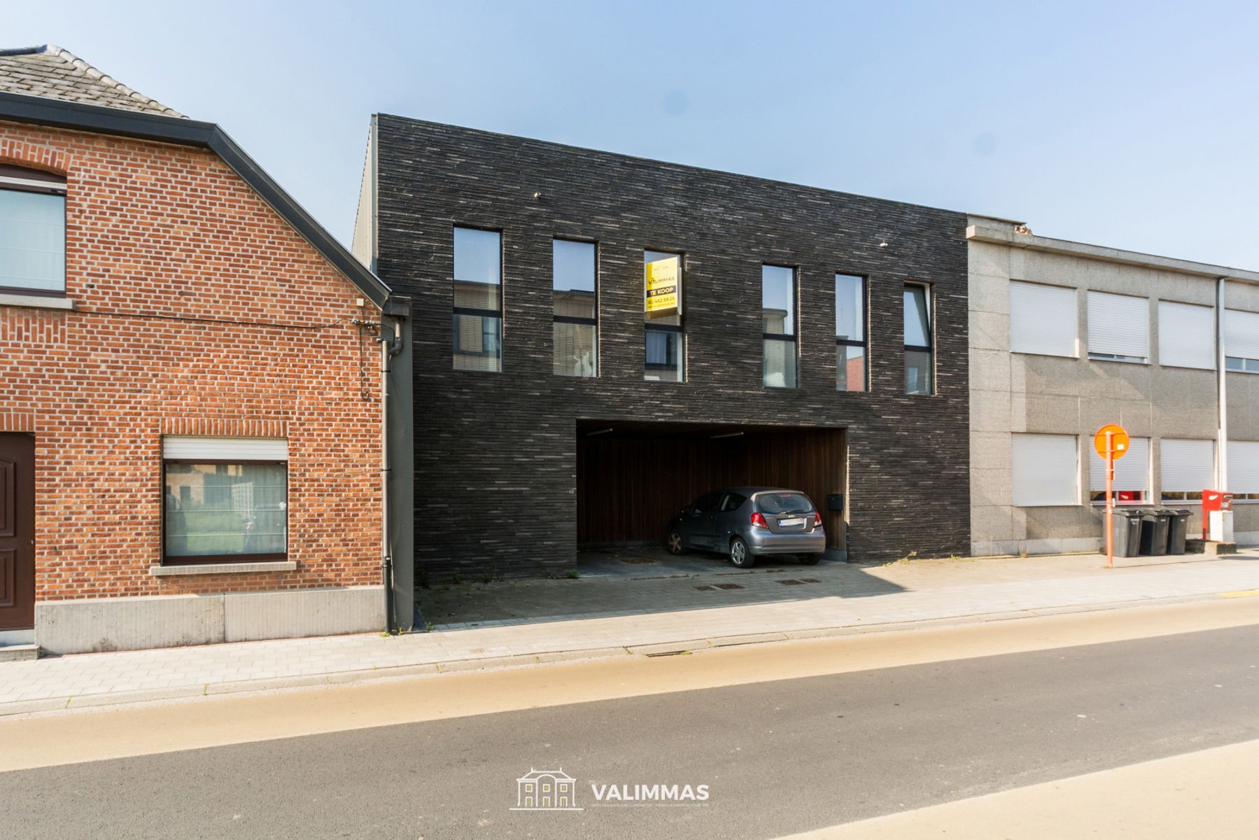 Recente, quasi energieneutrale woning met carport & tuintje foto 1