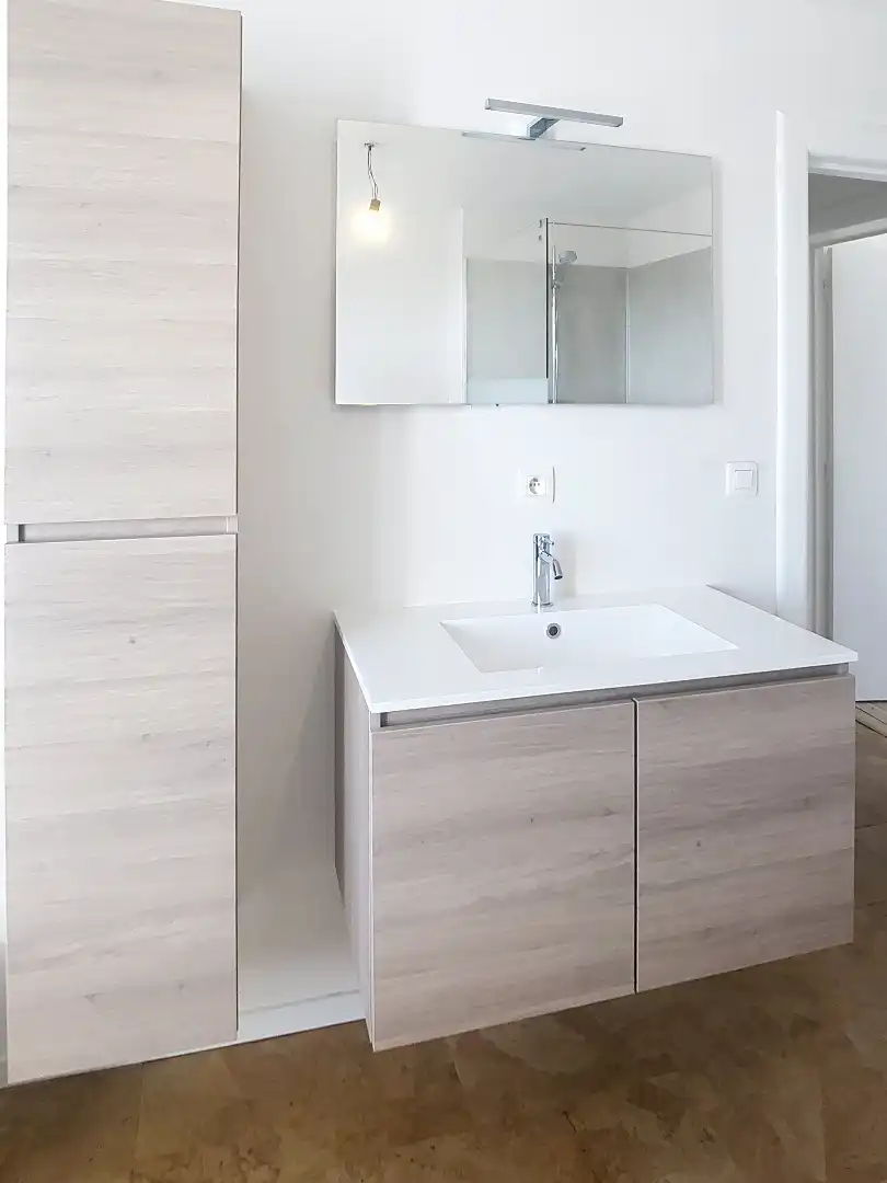 Totaal vernieuwde woning met 4 slaapkamers en inpandige garage foto 6