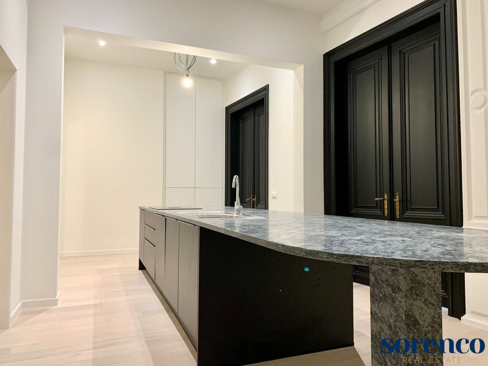 Nieuw gerenoveerd, karaktervol 3 slpk app.  in centrum A. foto {{pictureIndex}}