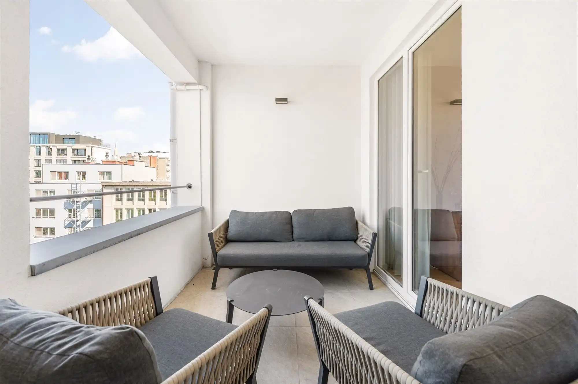 Ruim gemeubeld dakappartement met 3 slk's en terras foto 12