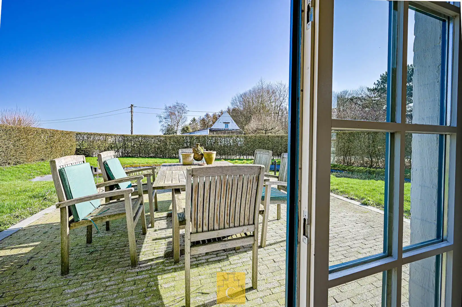 Idyllisch gelegen landgoed, voormalige hoeve, met karakterwoning, vakantieverblijf/boutique B & B met 6 vergunde kamers, parking en weide op circa 1 ha foto 5