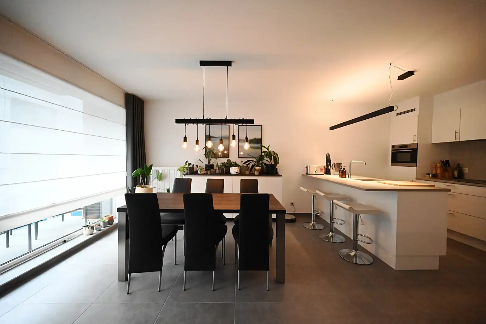 Goed gelegen appartement met 2 slaapkamers foto 3