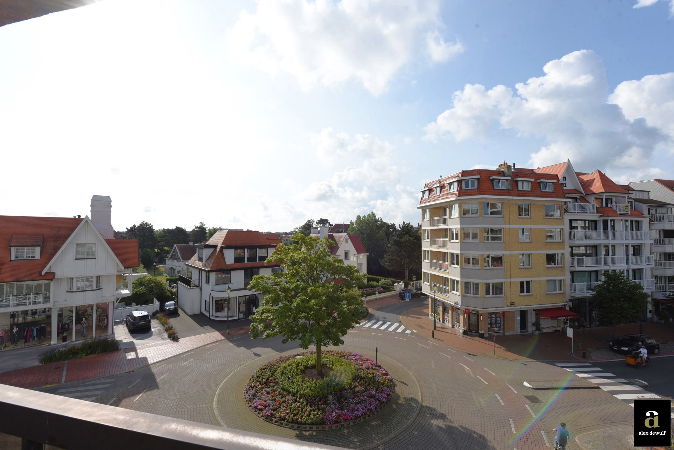 Prachtig vernieuwd en gemeubeld 2-slaapkamer appartement in het Zoute foto 23