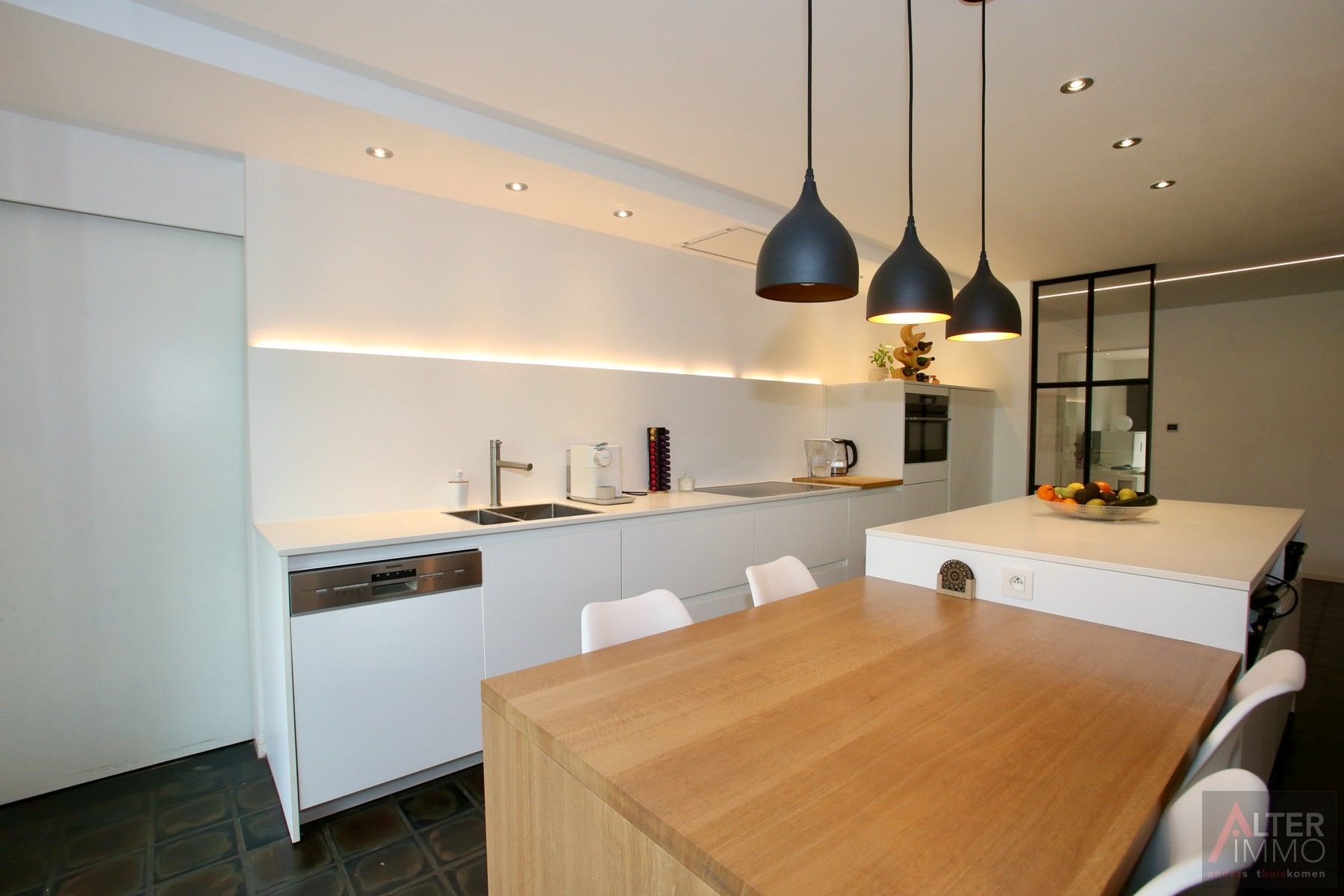 Tijdloze, instapklare en gerenoveerde woning (258m² netto bewoonbare opp.) op 10a 59ca! foto 9