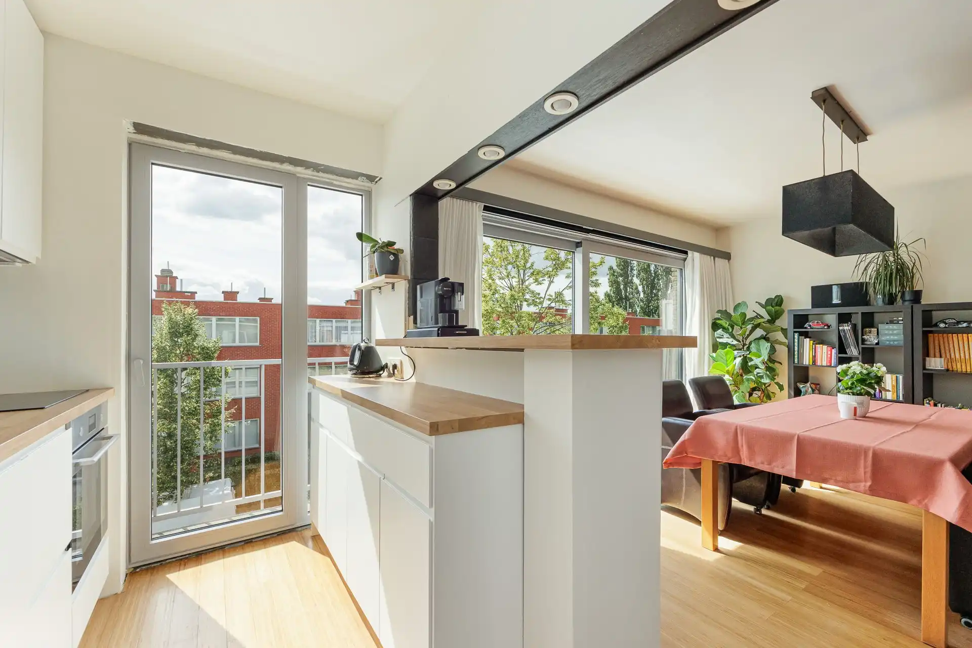 Rustig gelegen 2 SL appartement met garage foto 8