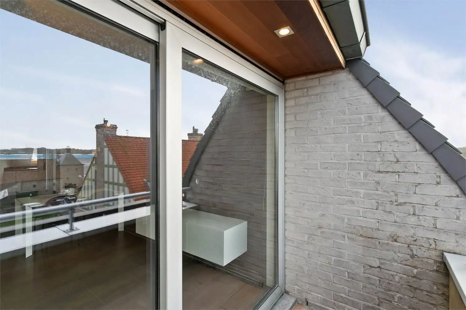 Instapklaar duplex dakappartement met terras in hartje Oostkamp foto 10