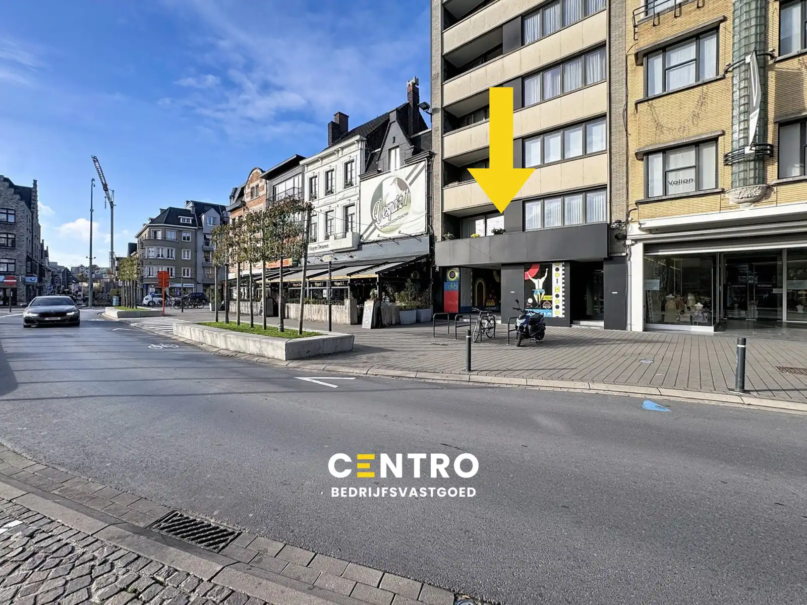 Handelsgelijkvloers op TOPligging (Grote Markt/Ooststraat) te Roeselare! foto {{pictureIndex}}