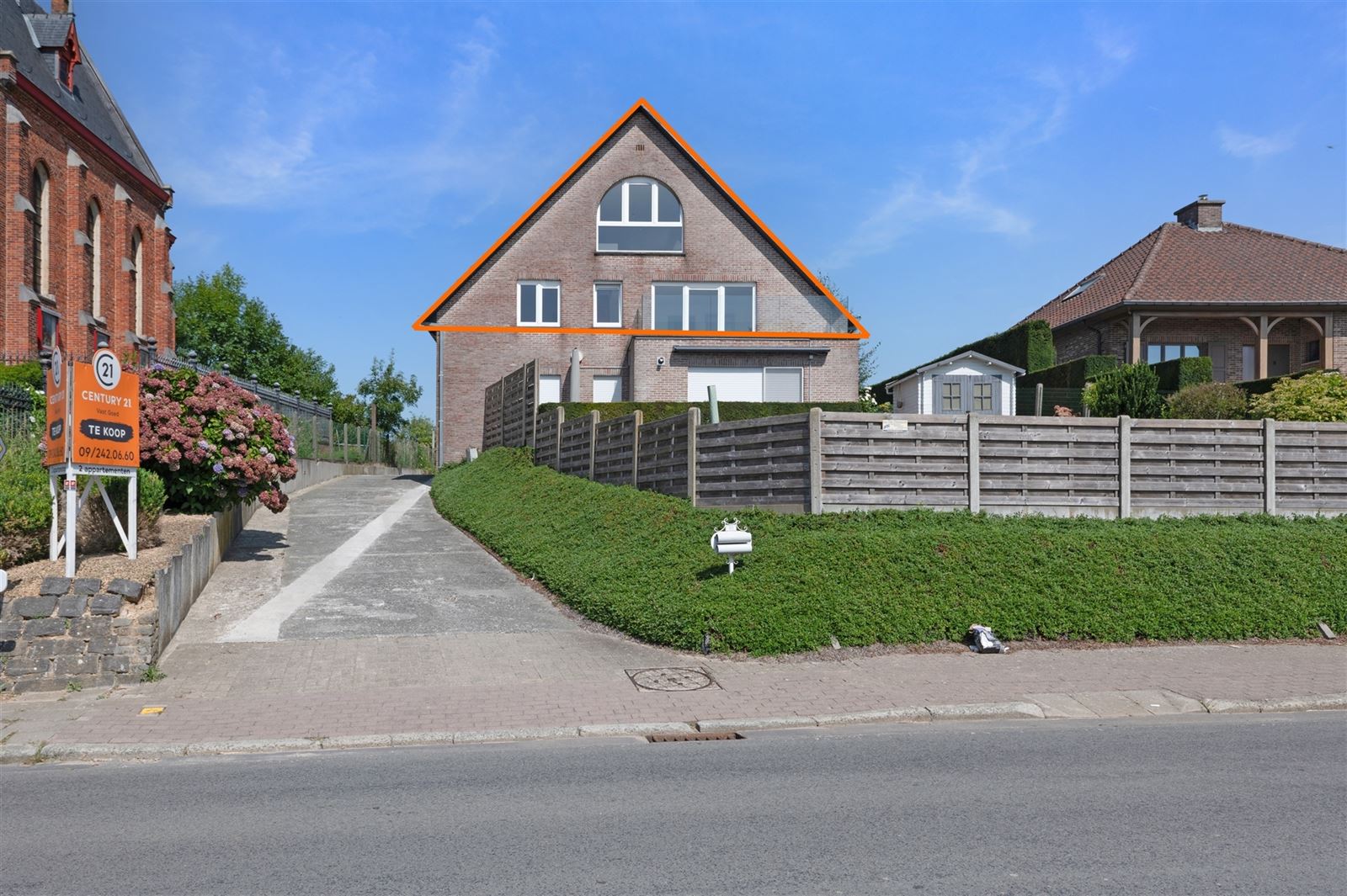 Instapklaar duplex-appartement te Oudenhove!  foto {{pictureIndex}}