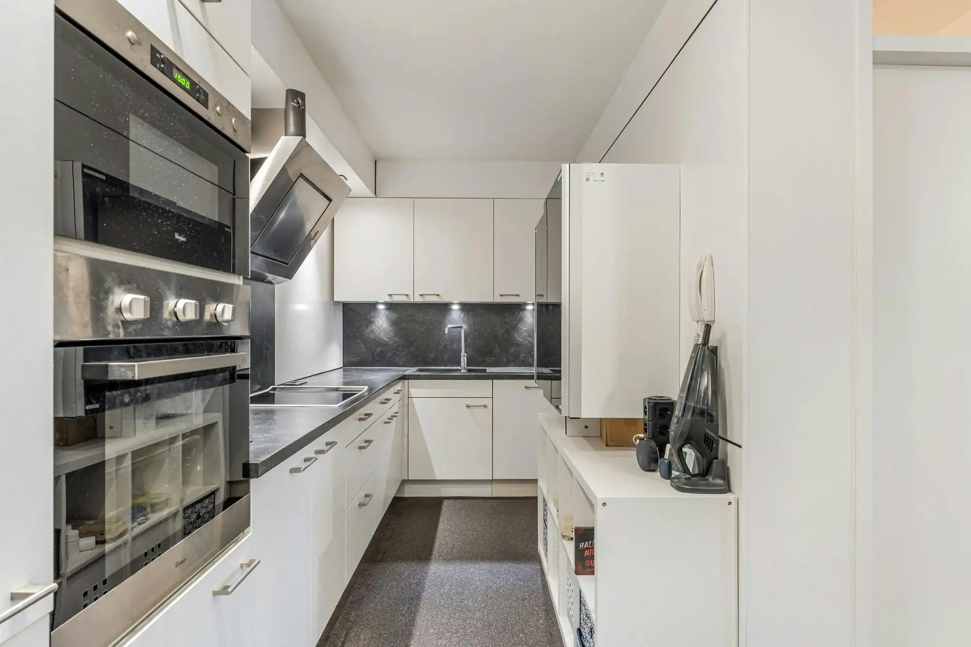 Instapklaar penthouse met 2 slaapkamers en autostandplaats in Hasselt foto 5