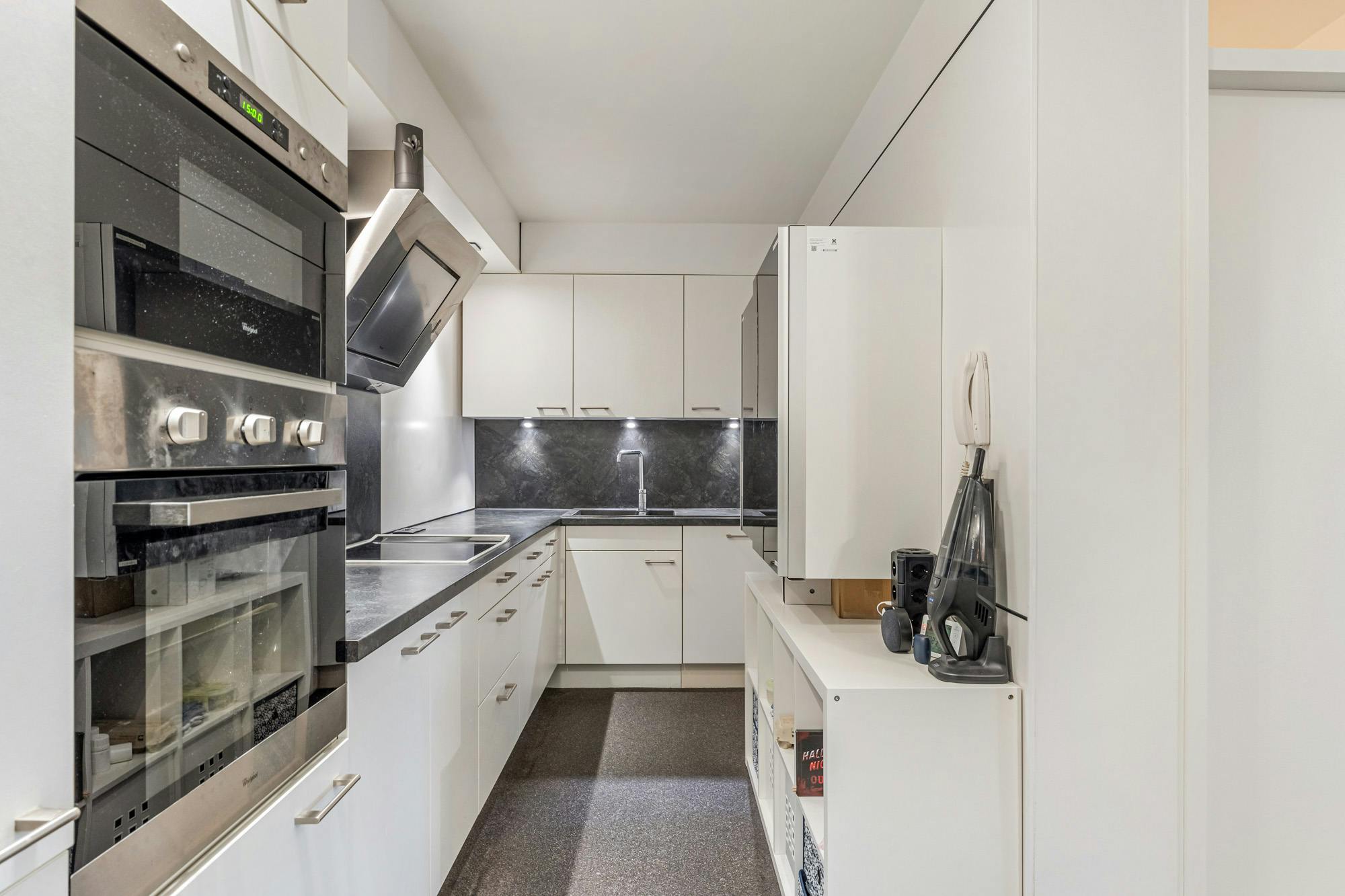 Instapklaar penthouse met 2 slaapkamers en autostandplaats in Hasselt foto 5