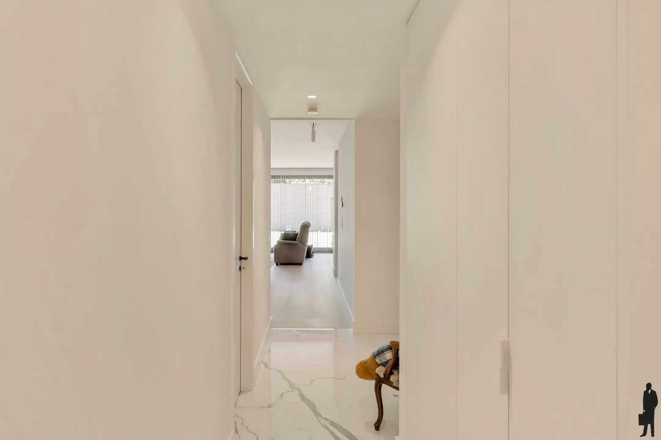 Ruim luxueus afgewerkte gelijkvloers appartement (2019) met tuin en garagebox!  foto 8