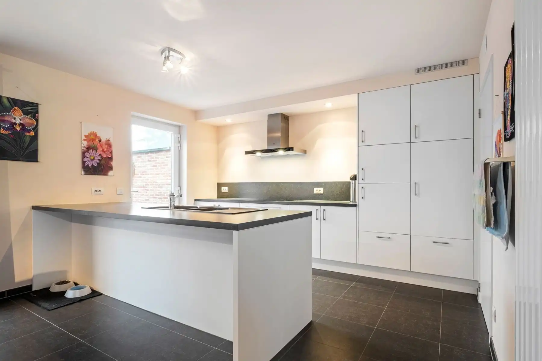 Recente woning met drie ruime slaapkamers en garage foto 5