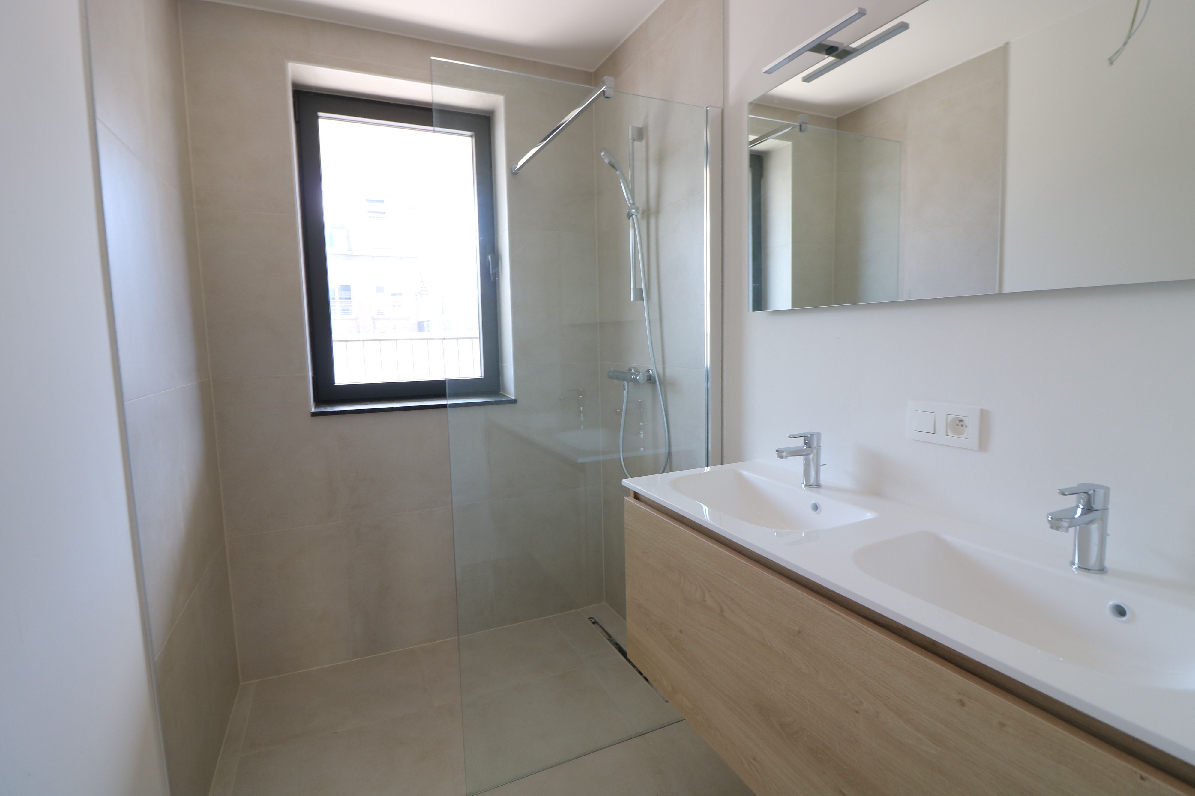 Nieuwbouw appartement met 1 slaapkamer op de eerste verdieping in het centrum van Blankenberge. foto 3