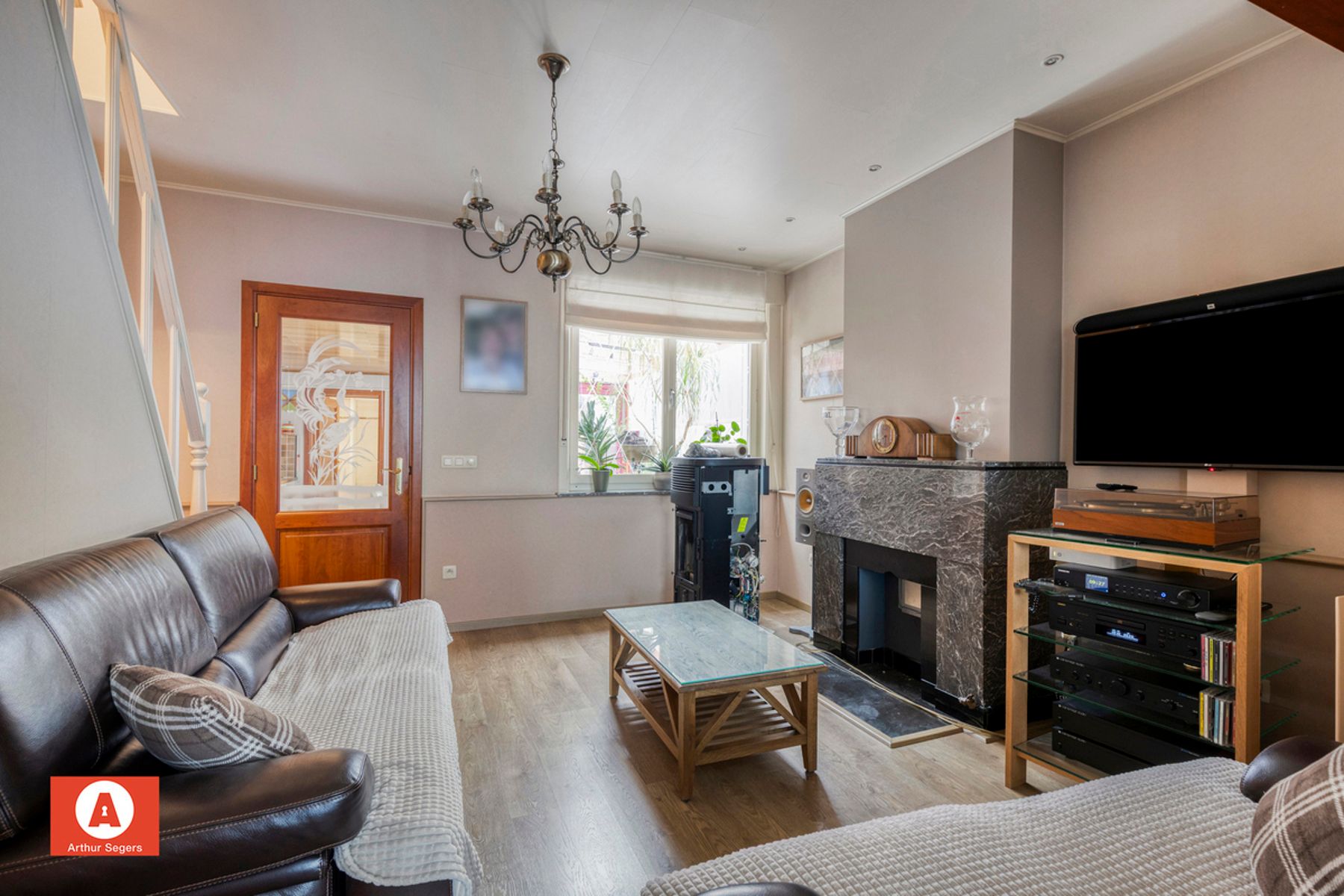 Verzorgde half-open bebouwing met oprit. foto 9