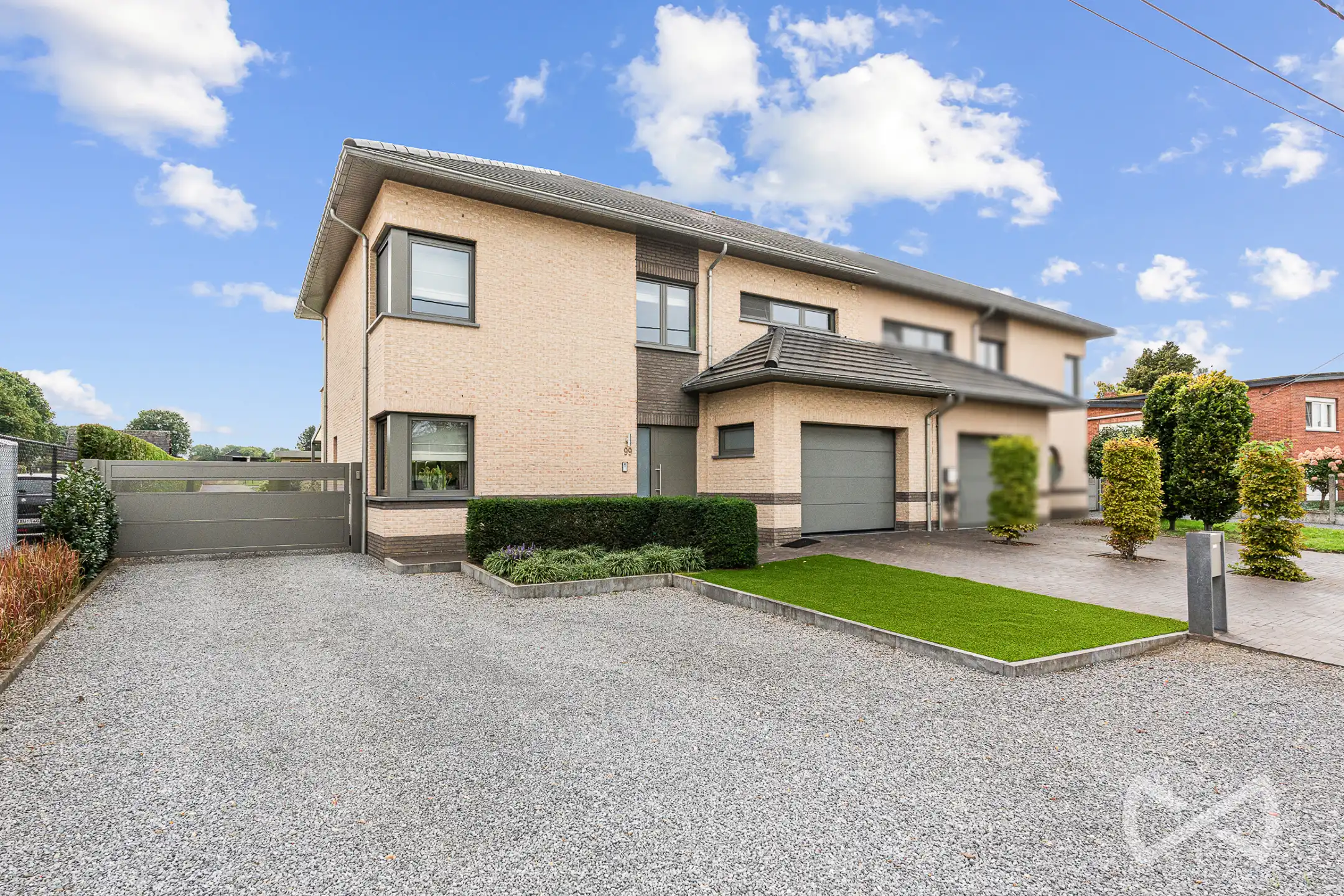 TE KOOP | Ruime instapklare woning op 20 are in Paal foto {{pictureIndex}}