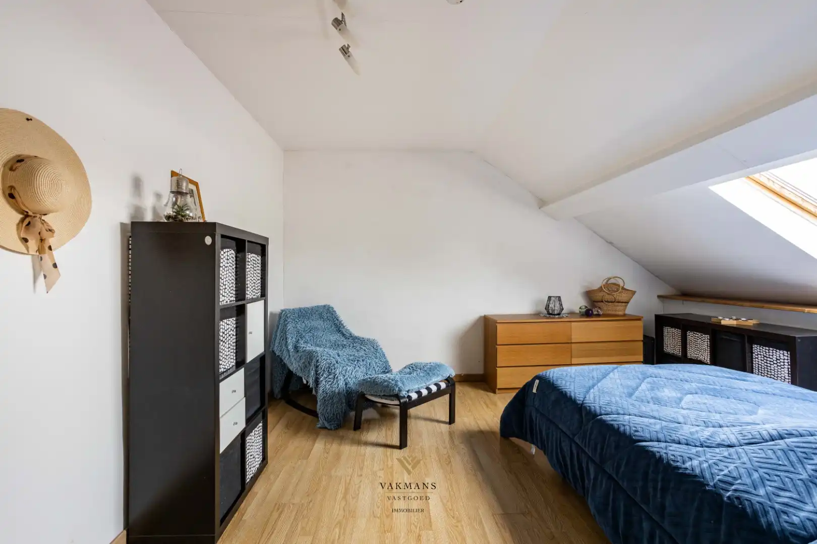 Ruime gezinswoning met 4 slaapkamers, tuin en eigen parkeerplaats. foto 22