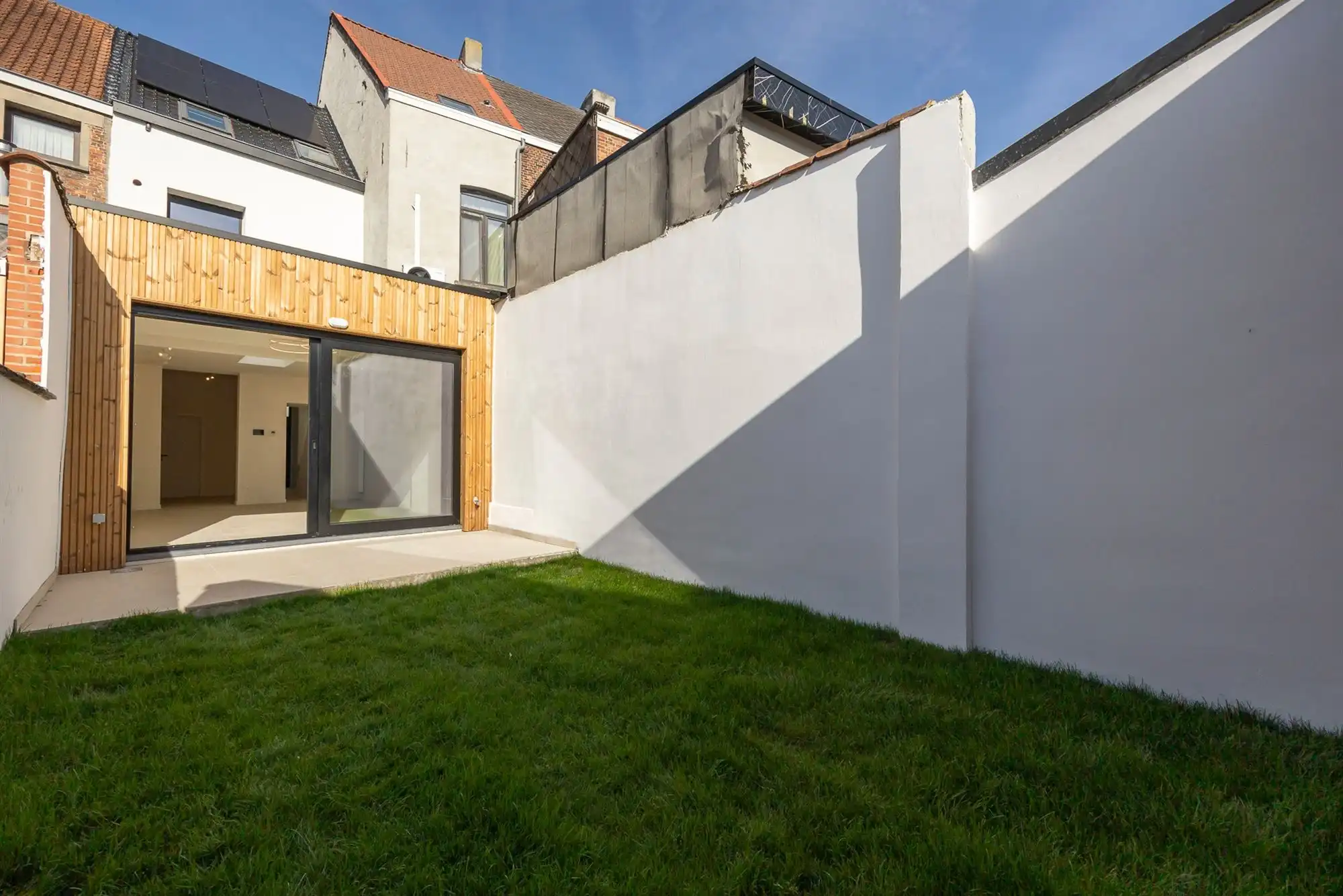 Volledig gerenoveerde woning met tuin in Mechelen foto 12