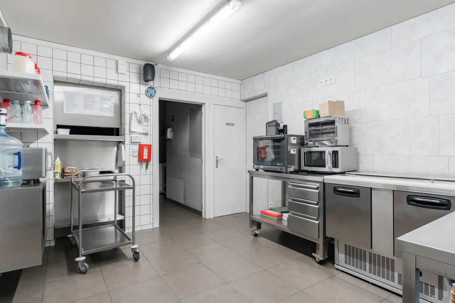 Bekende frituur met super mooi duplex appartement en zwembad te Achel foto 11